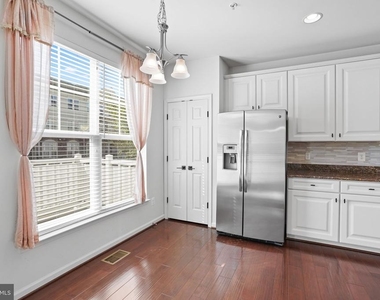 42243 Canary Grass Square - Photo Thumbnail 9