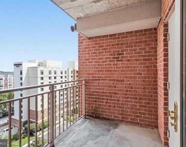 2726 Gallows Road - Photo Thumbnail 18