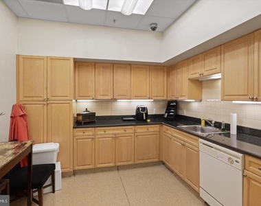 2726 Gallows Road - Photo Thumbnail 25