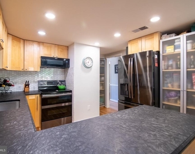 2207 Cedar Cove Court - Photo Thumbnail 12
