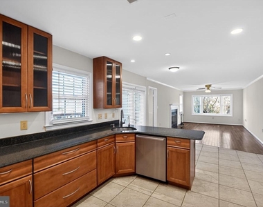 102 Cunningham Park Court Se - Photo Thumbnail 7