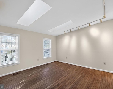 102 Cunningham Park Court Se - Photo Thumbnail 3