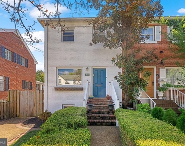 19 E Custis Avenue - Photo Thumbnail 1
