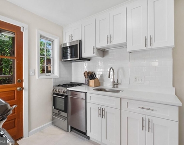 19 E Custis Avenue - Photo Thumbnail 9
