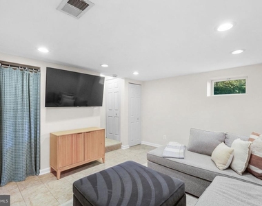 19 E Custis Avenue - Photo Thumbnail 22