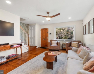 19 E Custis Avenue - Photo Thumbnail 5