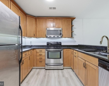 244 S Reynolds Street - Photo Thumbnail 10