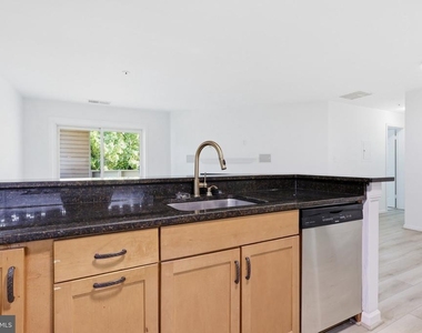 244 S Reynolds Street - Photo Thumbnail 11
