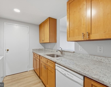 1530 Key Boulevard - Photo Thumbnail 14
