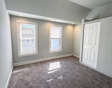 609 W Locust Street - Photo Thumbnail 5