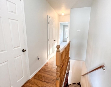 609 W Locust Street - Photo Thumbnail 8