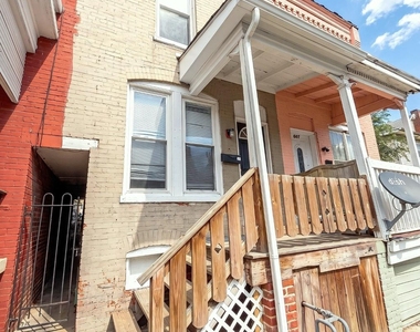 609 W Locust Street - Photo Thumbnail 6