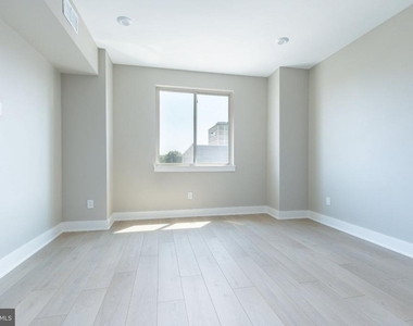 2406 N 3rd Street - Photo Thumbnail 11