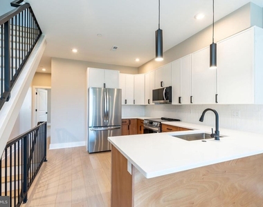 2406 N 3rd Street - Photo Thumbnail 4