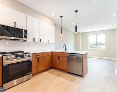 2406 N 3rd Street - Photo Thumbnail 5