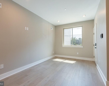2406 N 3rd Street - Photo Thumbnail 5