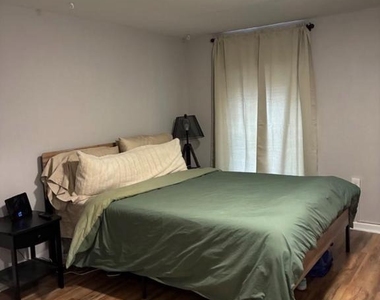 2061 E Hagert Street - Photo Thumbnail 7