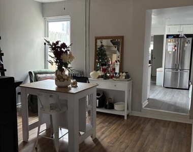 2061 E Hagert Street - Photo Thumbnail 14