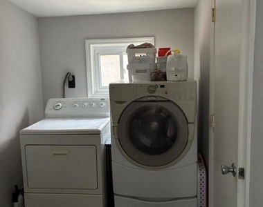 2061 E Hagert Street - Photo Thumbnail 4