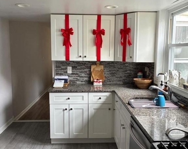 2061 E Hagert Street - Photo Thumbnail 16