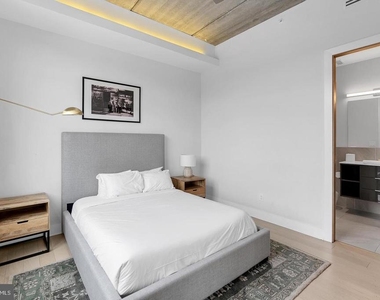 313 Race Street - Photo Thumbnail 8