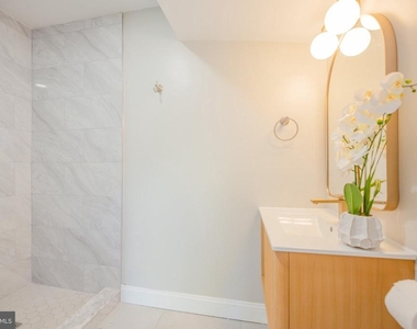 202 N Aberdeen Avenue - Photo Thumbnail 9