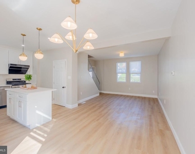 202 N Aberdeen Avenue - Photo Thumbnail 6