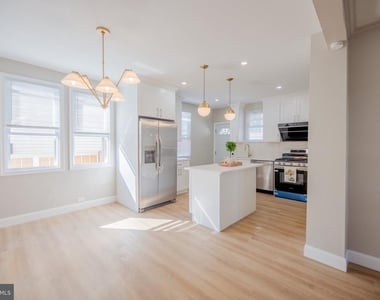 202 N Aberdeen Avenue - Photo Thumbnail 3