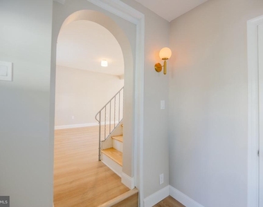 202 N Aberdeen Avenue - Photo Thumbnail 1
