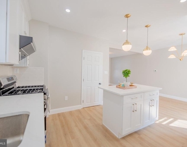 202 N Aberdeen Avenue - Photo Thumbnail 7