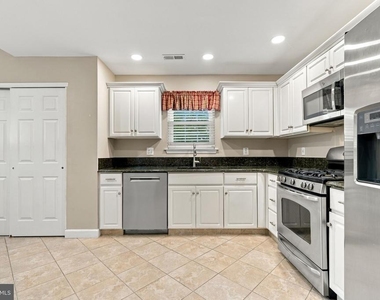 506 Coachwood Court - Photo Thumbnail 16
