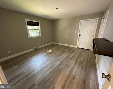 398 Franklin Avenue - Photo Thumbnail 6
