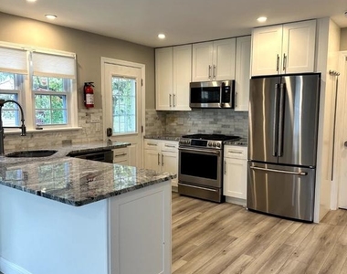 398 Franklin Avenue - Photo Thumbnail 4