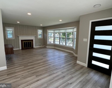 398 Franklin Avenue - Photo Thumbnail 2
