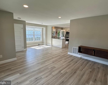 398 Franklin Avenue - Photo Thumbnail 3