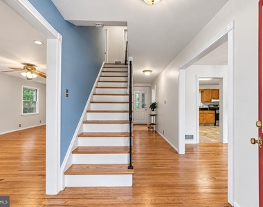 292 Glenn Avenue - Photo Thumbnail 2