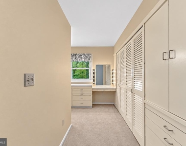 292 Glenn Avenue - Photo Thumbnail 20