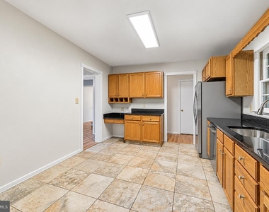 292 Glenn Avenue - Photo Thumbnail 8