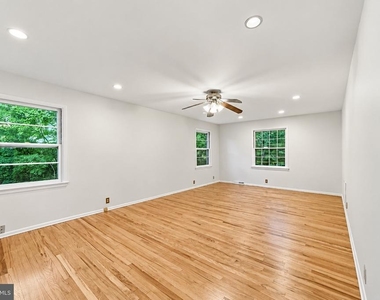 292 Glenn Avenue - Photo Thumbnail 3