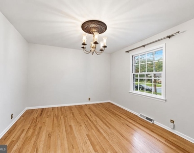 292 Glenn Avenue - Photo Thumbnail 5