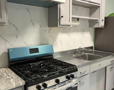 247 5th Avenue - Photo Thumbnail 3