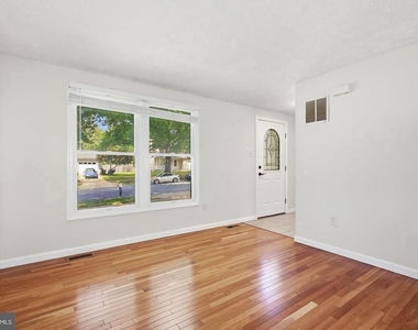 7545 Brenish Drive - Photo Thumbnail 4