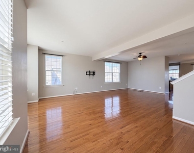 215 Marley Street - Photo Thumbnail 12