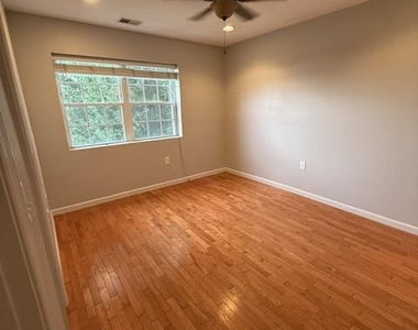 1952 3rd Street Ne - Photo Thumbnail 12