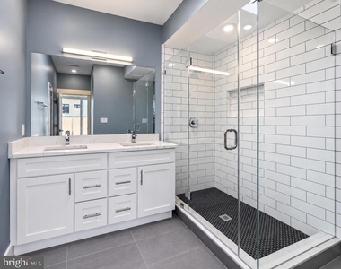 1605 Holbrook Street Ne - Photo Thumbnail 3