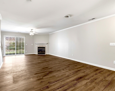 2607 Hamlet Green Drive - Photo Thumbnail 3