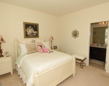 801 Trendy Lane - Photo Thumbnail 14