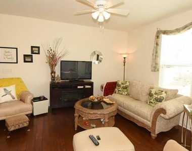 801 Trendy Lane - Photo Thumbnail 7