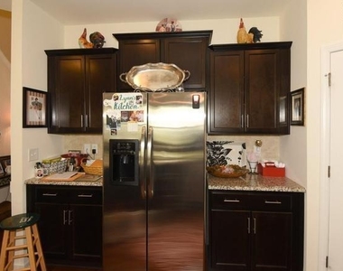 801 Trendy Lane - Photo Thumbnail 4