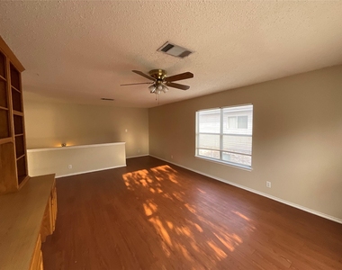 1172 Southern Pl - Photo Thumbnail 10